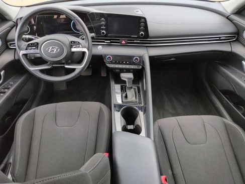 Used 2022 Hyundai Elantra SEL w/ Convenience Package image 16