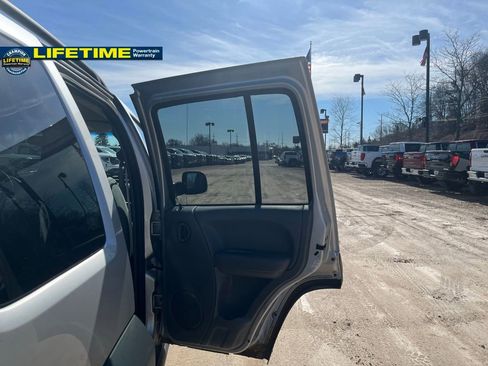 Used 2006 Jeep Liberty Sport image 31