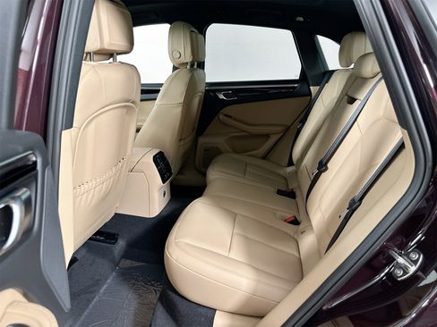 Certified 2026 Porsche Macan image 27