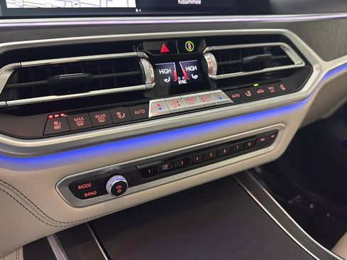 Used 2021 BMW X7 xDrive40i w/ M Sport Package image 21