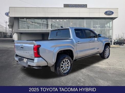 Used 2025 Toyota Tacoma Limited AWD/4WD image 8