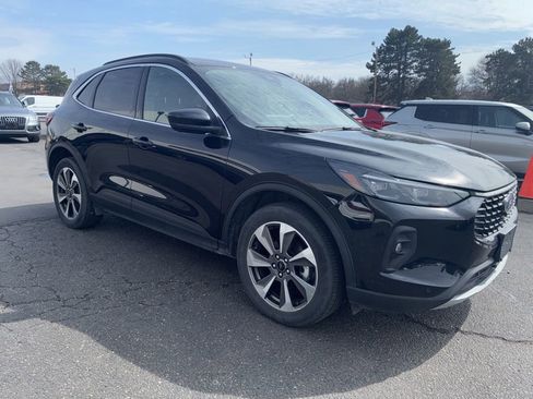 Used 2024 Ford Escape Platinum image 3