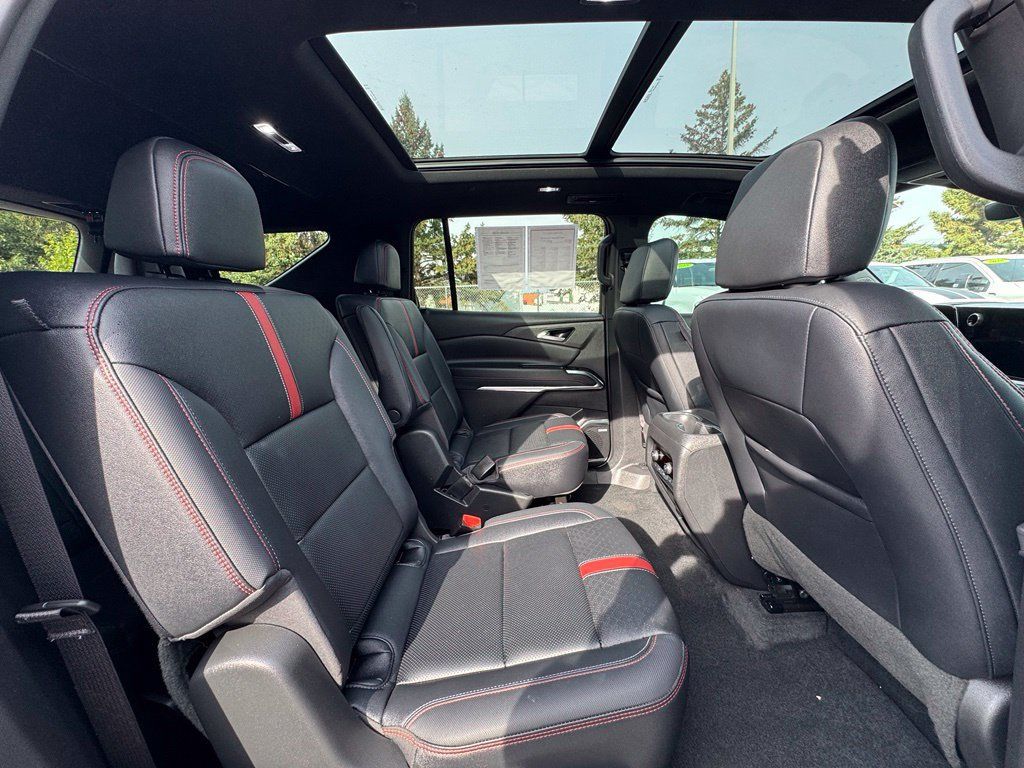 Used 2024 Chevrolet Traverse RS AWD/4WD image 39