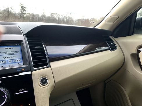 Used 2018 Ford Taurus Limited w/ Driver Assist Package image 23