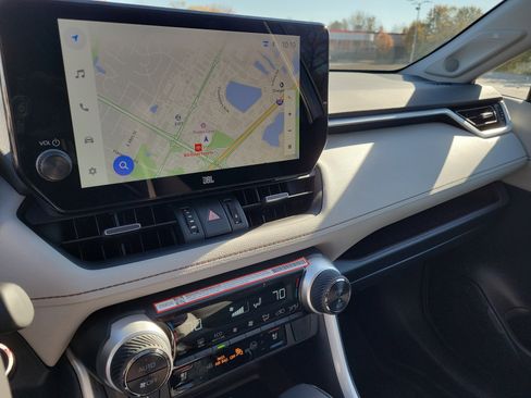 Used 2025 Toyota RAV4 Limited image 30