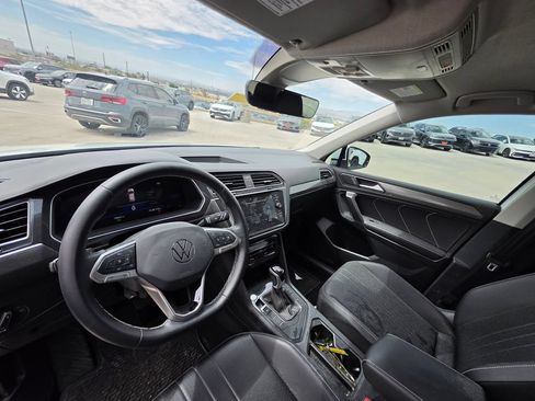 Used 2024 Volkswagen Tiguan SE FWD image 12