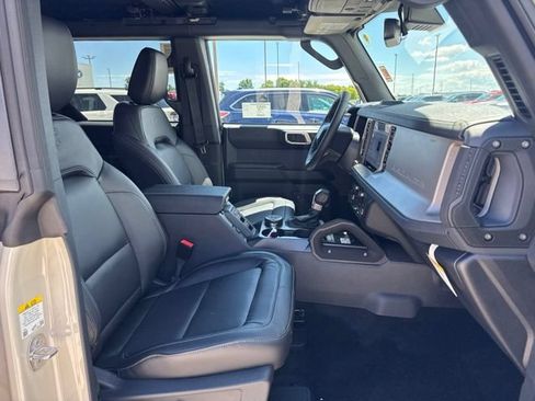 New 2026 Ford Bronco Outer Banks w/ Sasquatch Package AWD/4WD image 16