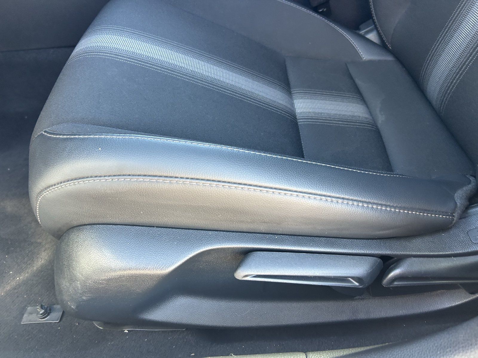 Used 2025 Honda Civic Sport image 28