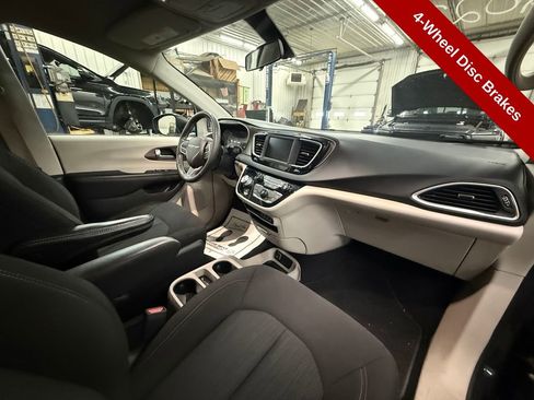Used 2022 Chrysler Voyager LX FWD image 42