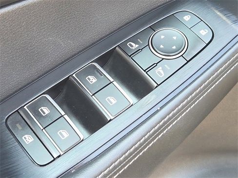 Used 2023 Nissan Rogue SL w/ SL Premium Package image 18