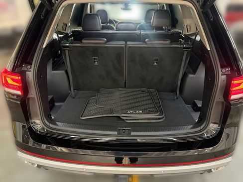 Certified 2025 Volkswagen Atlas Peak Edition SE AWD/4WD image 22