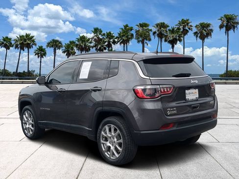 Used 2022 Jeep Compass Latitude AWD/4WD image 3