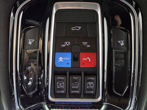 Used 2023 Jeep Grand Cherokee Summit w/ Adv Protech Group IV AWD/4WD image 32