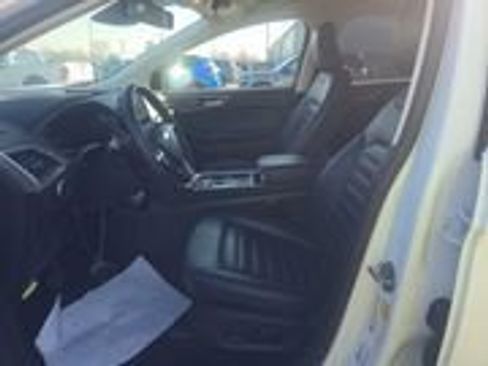 Used 2024 Ford Edge SEL w/ Sport Appearance Package image 2