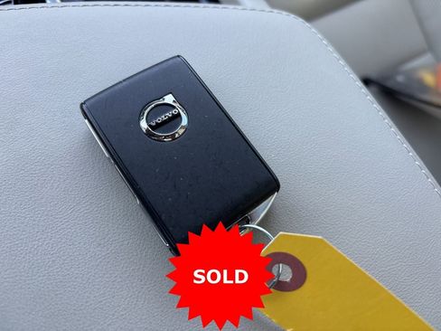 Certified 2023 Volvo XC60 B5 Ultimate w/ Climate Package image 27