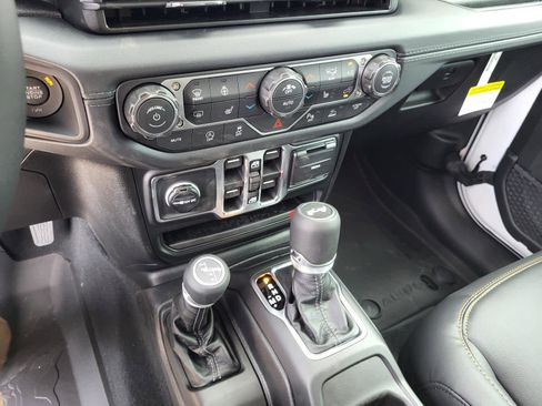 New 2026 Jeep Wrangler Unlimited Sahara AWD/4WD image 19