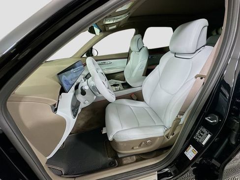 Certified 2026 Genesis GV70 2.5T Advanced AWD/4WD image 16