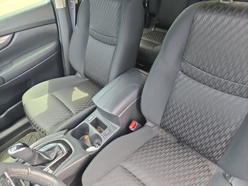 Used 2017 Nissan Rogue SV FWD image 23