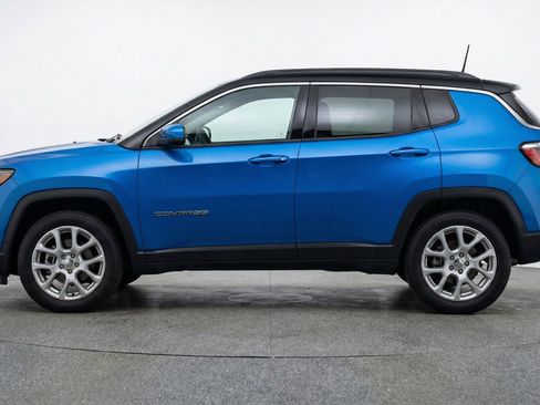 Used 2025 Jeep Compass Limited image 5