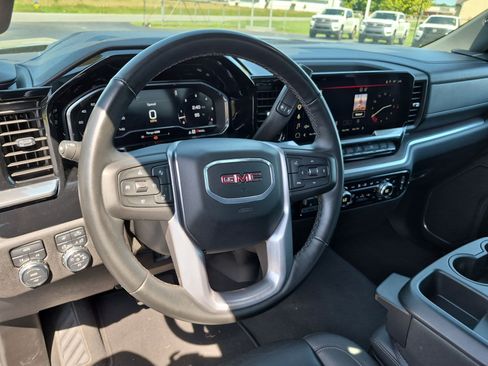 Used 2025 GMC Sierra 1500 SLT AWD/4WD image 16