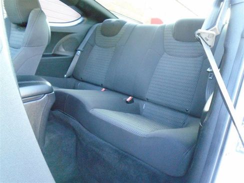 Used 2013 Hyundai Genesis 2.0T RWD image 9
