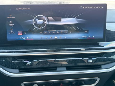 Used 2025 BMW X7 xDrive40i w/ M Sport Package AWD/4WD image 36