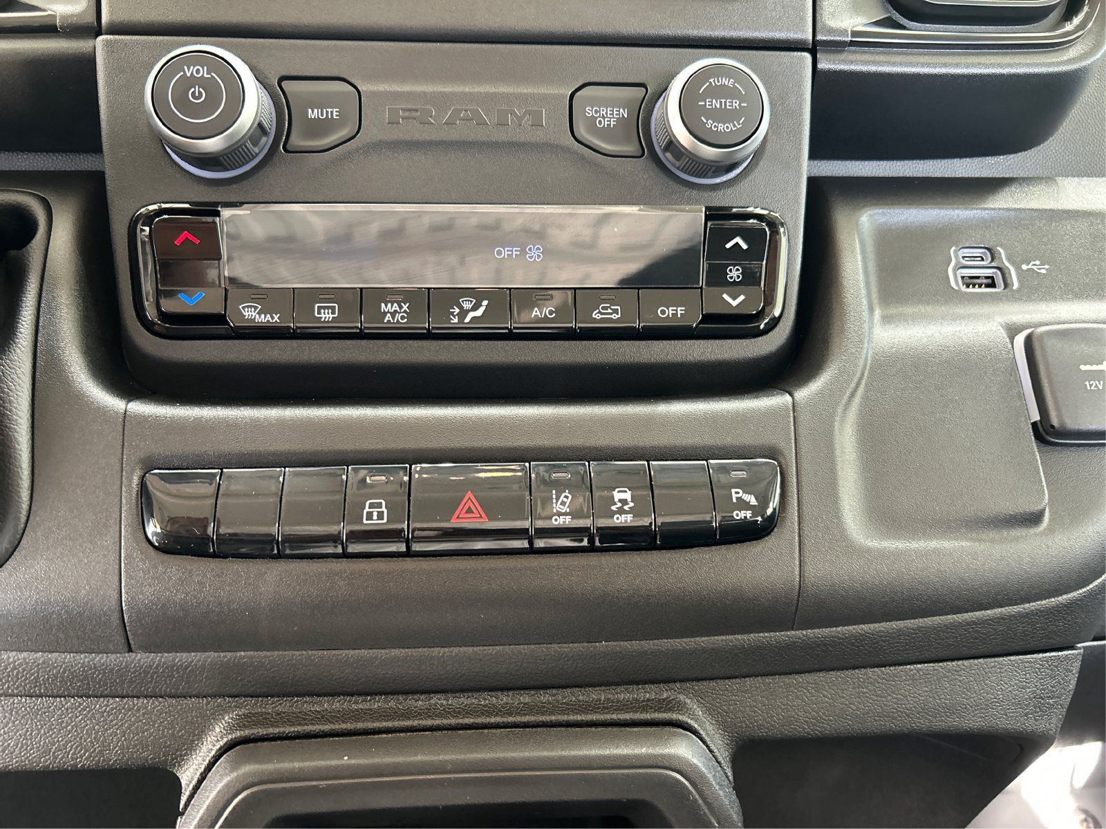 New 2027 RAM ProMaster 2500 w/ Safety Group FWD image 32
