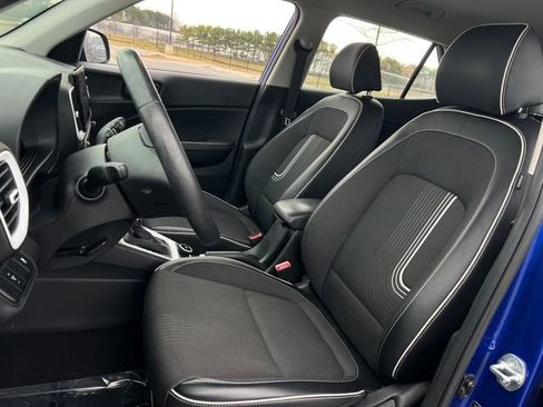 Used 2023 Hyundai Venue Limited image 13