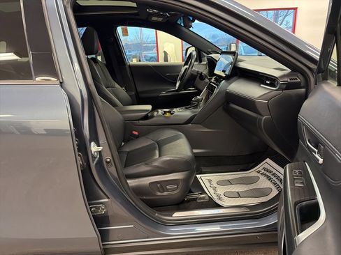 Used 2021 Toyota Venza Limited image 29
