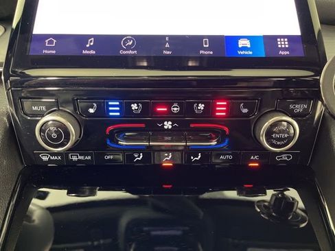 Used 2023 Jeep Grand Cherokee Overland image 27