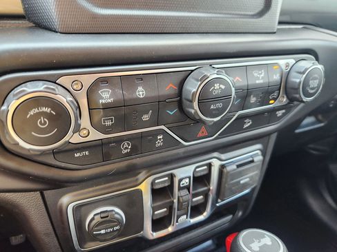 Used 2021 Jeep Wrangler Unlimited Sahara w/ Cold Weather Group image 32