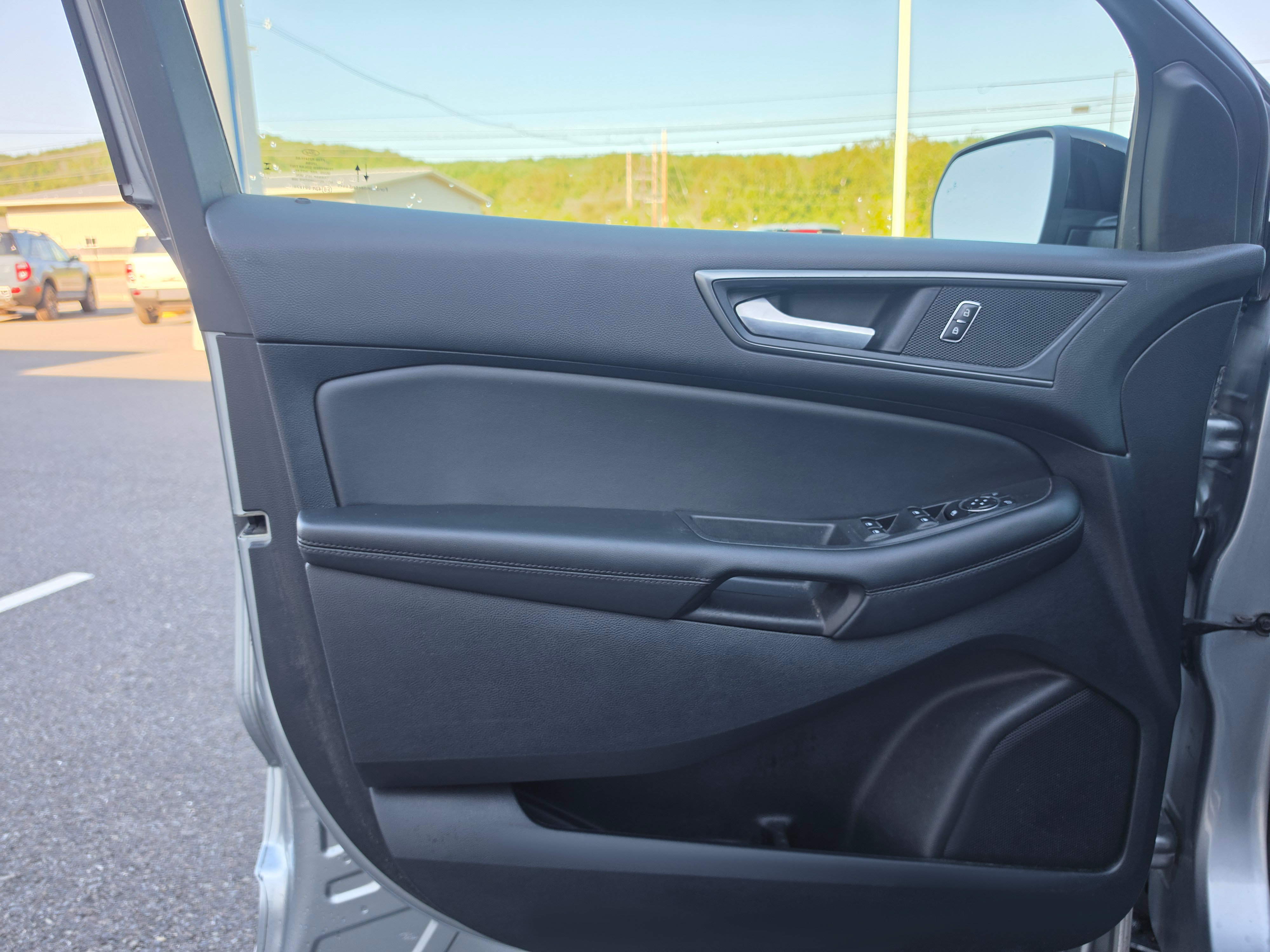 Used 2024 Ford Edge SE w/ Black Appearance Package AWD/4WD image 15