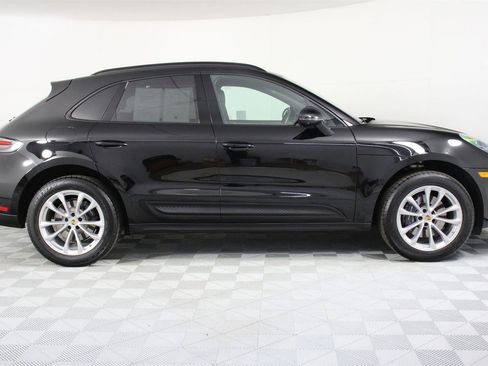 Certified 2025 Porsche Macan image 8