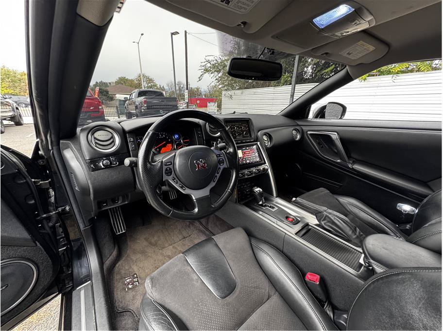 Used 2009 Nissan GT-R Premium AWD/4WD image 2
