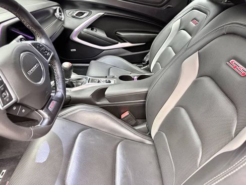 Used 2016 Chevrolet Camaro SS RWD image 10