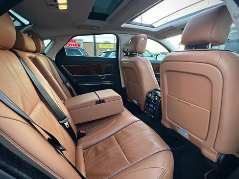 Used 2019 Jaguar XJ R-Sport image 30