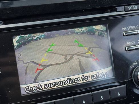 Used 2015 Nissan Rogue S FWD image 23
