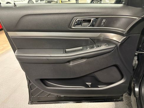 Used 2019 Ford Explorer XLT AWD/4WD image 8
