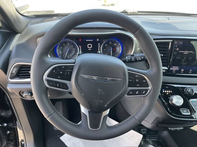 Used 2025 Chrysler Pacifica Select FWD image 14