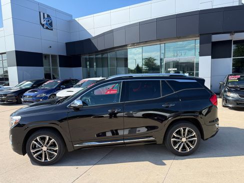 Used 2019 GMC Terrain Denali w/ Advanced Safety Package AWD/4WD image 4