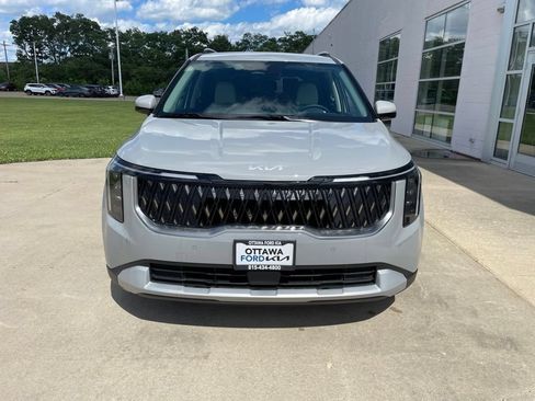 New 2026 Kia Carnival EX FWD image 3