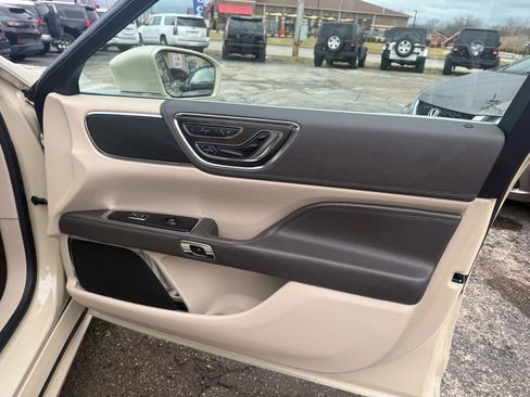 Used 2018 Lincoln Continental Select w/ Continental Climate Package image 21