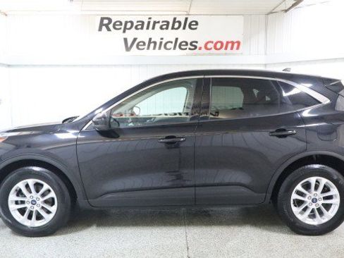 Used 2020 Ford Escape SE image 1