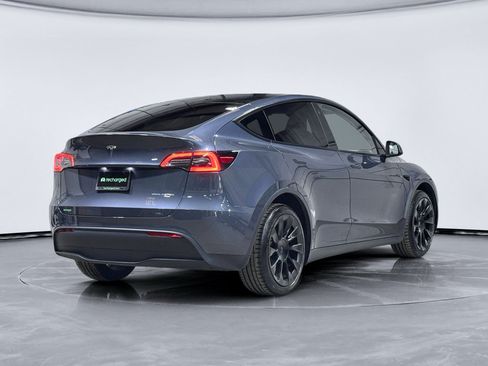 Used 2023 Tesla Model Y Long Range AWD/4WD image 3