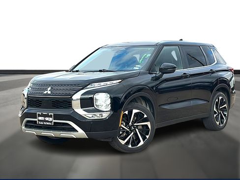 Used 2024 Mitsubishi Outlander SE image 1