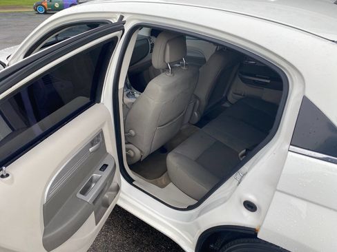 Used 2010 Chrysler Sebring Touring image 9