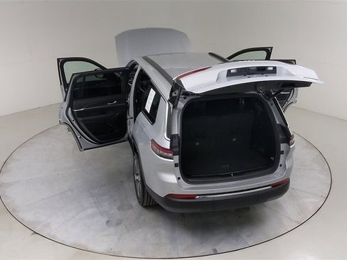 Used 2025 Jeep Grand Cherokee L Limited image 53