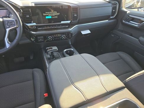 Used 2025 Chevrolet Silverado 1500 LT Trail Boss w/ Convenience Package II AWD/4WD image 10