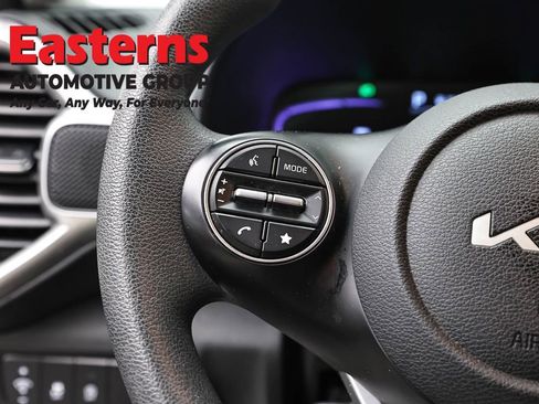 Used 2025 Kia Soul LX w/ LX Technology Package FWD image 15
