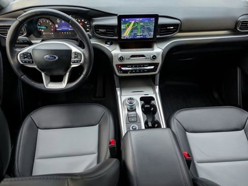 Certified 2022 Ford Explorer XLT w/ Equipment Group 202A image 18